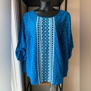 NWT Croft & Barrow Blue Geometric Women's Tunic Top Shirt Blouse Roll Sleeve